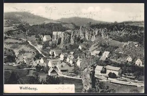 AK Wolfsberg / Fränkische Schweiz, Blick auf den Ort im Trubachtal mit Felsformationen