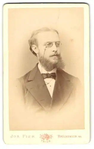 Fotografie Jos. Fier, Trier, Brückenstr. 44, Herr Görtz mit Brille
