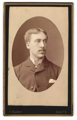 Fotografie C. Höpfner, Halle a/S, Poststr. 13, H. Volkmann im Porträt