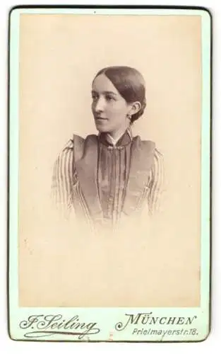 Fotografie J. Seiling, München, Priemayerstr. 18, Porträt einer jungen Frau