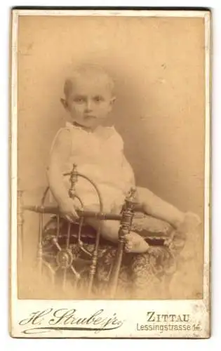 Fotografie H. Strube Jr., Zittau, Lessingstrasse 14, Hellmuth als Kleinkind