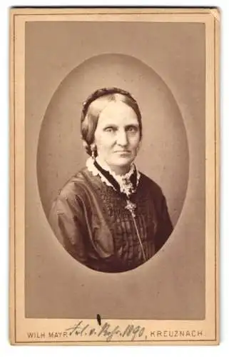 Fotografie Wilh. Mayr, Kreuznach, Salinen-Promenade, Susanne von Rohr im Porträt