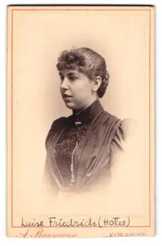Fotografie A. Baumann, Karlsruhe, Akademiestr. 20, Luise Friedrich im Halbprofil