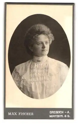 Fotografie Max Fischer, Dresden, Moritzstrasse 8 B, Olga Schulze in weissem Kleid