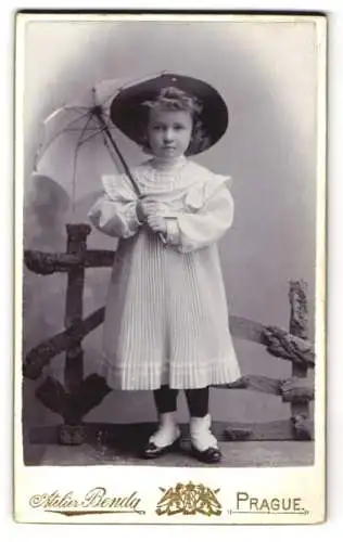 Fotografie Atelier Benda, Prag, Mariengasse 25, Helene Fischbach als kleines Mädchen