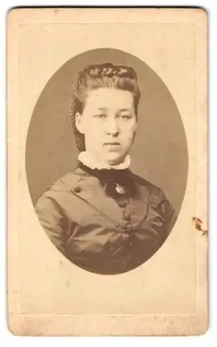 Fotografie Julius Schäfer, Barmen, Werther-Strasse 91, Margarete Schwarz im Porträt