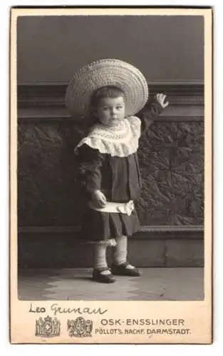 Fotografie Oskar Ensslinger, Darmstadt, Hügelstrasse 59, Leo Grunau mit Strohhut