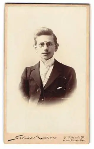 Fotografie Steinmetz, Halle a. S., gr. Ulrichstr. 50, R. Haun mit Brille