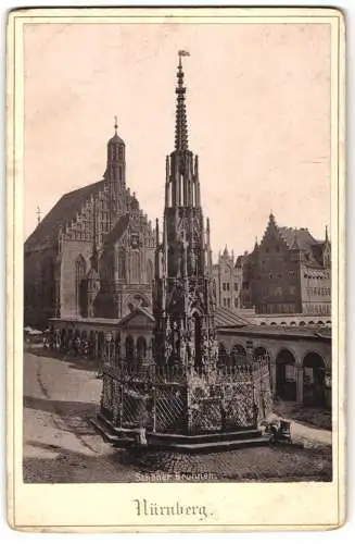 Fotografie unbekannter Fotograf, Ansicht Nürnberg, die Frauenkirche mit dem schönen Brunnen