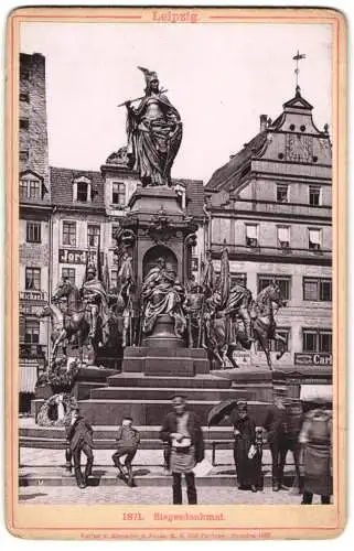 Fotografie Römmler & Jonas, Dresden, Ansicht Leipzig, das Siegesdenkmal mit Passanten
