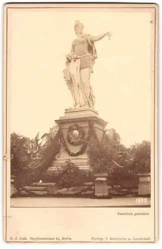 Fotografie G. J. Junk, Berlin, Ansicht Berlin, Berolina Denkmal vor dem Potsdamer Tor zum Einzug König von Italien, 1889