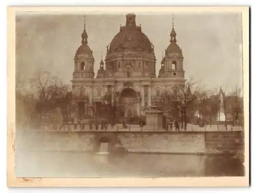 Fotografie unbekannter Fotograf, Ansicht Berlin, Blick nach dem Dom vom Zeughaus aus