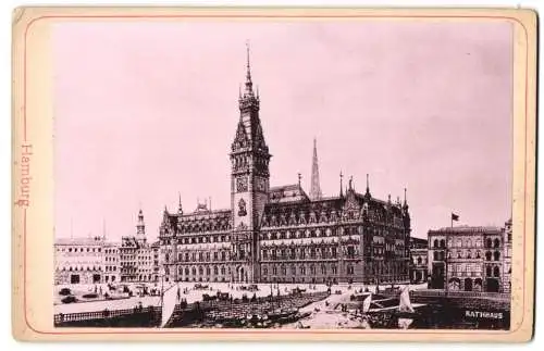 Fotografie unbekannter Fotograf, Ansicht Hamburg, Blick zum Rathaus mit Pferdebahn
