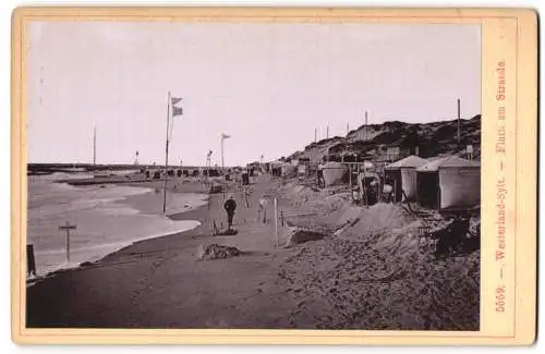 Fotografie unbekannter Fotograf, Ansicht Westerland, Strandpartie mit Zelten bei Flut auf Sylt