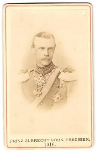 Fotografie Portrait Prinz Albrecht von Preussen in Uniform mit Orden und Epauletten
