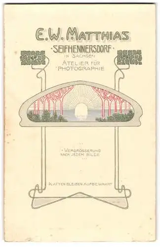 Fotografie E. W. Matthias, Seifhennersdorf, Sonnenaufgang über dem Meer, Jugendstil verzierung