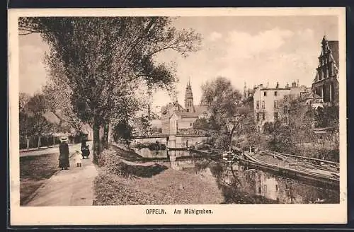 AK Oppeln, Partie am Mühlgraben, mit Strasse, Uferpromenade, Brücke u. Frachtern