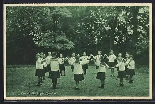 AK Carlowitz bei Breslau, Pensionat der Ursulinen, Auf dem Spielplatz