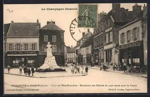 AK Villemaur-sur-Vanne, Place de l`Être-Franchise et Monument aux Enfants morts pour la France