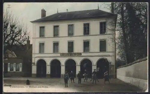 AK Villenauxe, Hôtel-de-Ville avec enfants jouant devant la facade