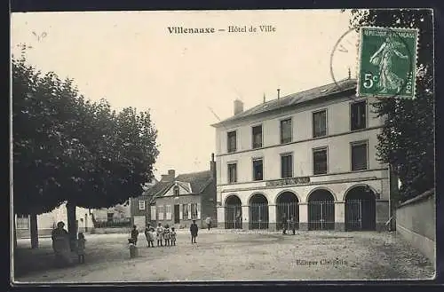 AK Villenauxe, Hôtel de Ville et place avec enfants jouant