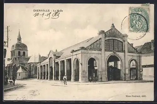 AK Dienville, La Halle et l`église en arrière-plan