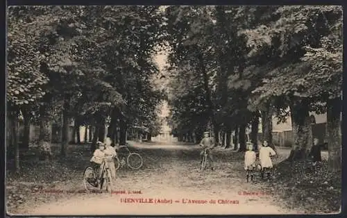 AK Dienville, L`Avenue du Château avec des enfants à vélo