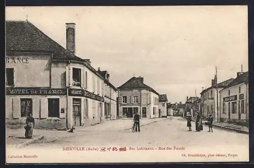 AK Dienville, Rue des Fossés avec Hôtel de France et Café de la Poste