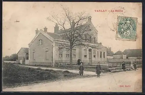 AK Vanlay, La Mairie et enfants devant le bâtiment