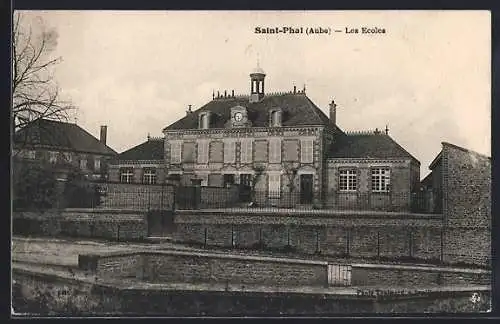 AK Saint-Phal, Les Écoles