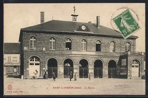 AK Rigny-le-Ferron, La Mairie et la place publique