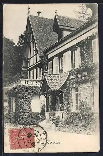 AK Chappes, Maison couverte de lierre avec porche accueillant