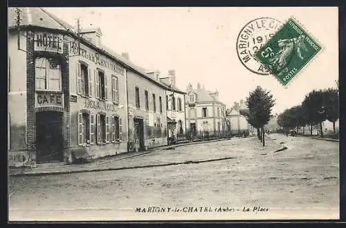 AK Marigny-le-Châtel, La Place avec Hôtel et Café de la Poste