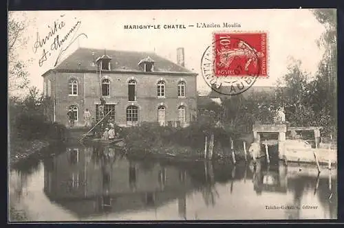 AK Marigny-le-Châtel, L`Ancien Moulin et son reflet sur l`eau