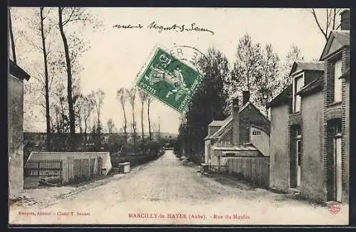 AK Marcilly-le-Hayer, Rue du Moulin avec maisons et arbres en perspective