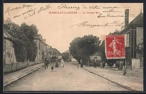 AK Marcilly-le-Hayer, La Grande Rue animée avec passants et arbres