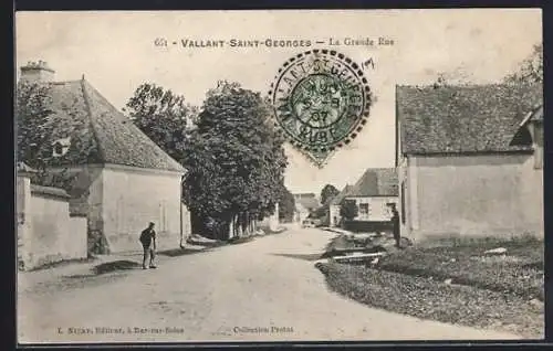 AK Vallant-Saint-Georges, La Grande Rue avec maisons anciennes et piéton