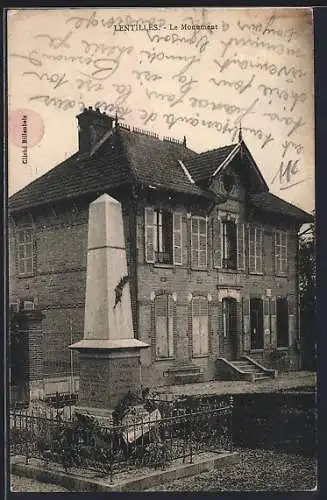AK Lentilles, Le Monument et la maison en arrière-plan