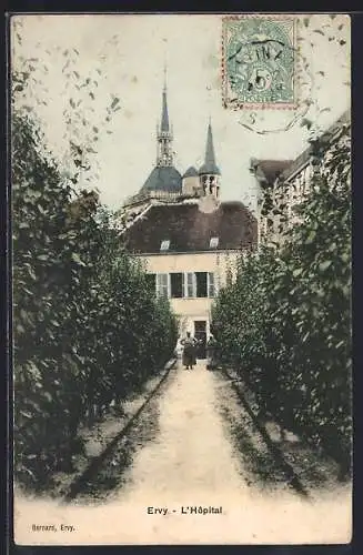 AK Ervy, Vue de l`Hôpital avec flèches de l`église en arrière-plan