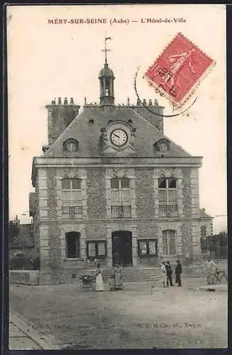 AK Méry-sur-Seine, L`Hôtel-de-Ville avec passants devant le bâtiment