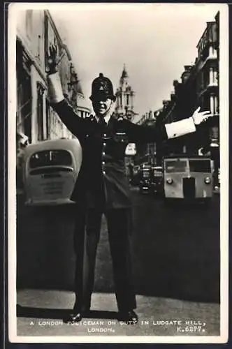 AK London, Ludgate Hill, Polizist regelt den Verkehr, Policeman on Duty