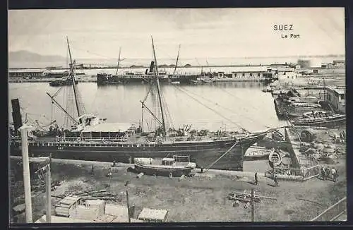 AK Suez, Le Port