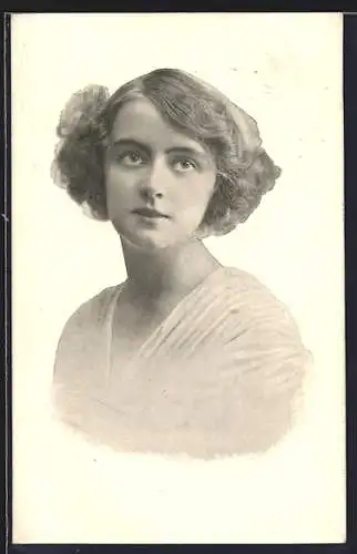 AK Junge Frau mit Blume im Haar