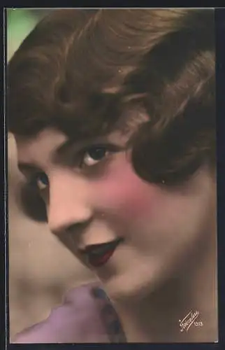 AK Junge Frau mit gewelltem Haar