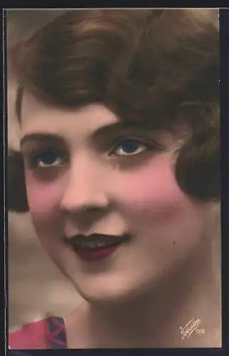 AK Junge Frau mit gewelltem Haar