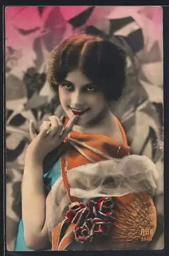 AK Junge Frau im hellblauen Kleid