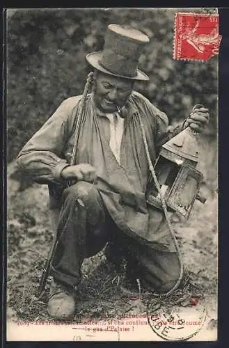 AK La Normandie Pittoresque - Les tristes zalumettes..., Mann mit Sturmlaterne