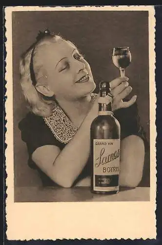 AK junge Dame mit einer Flasche Samos-Botrysi