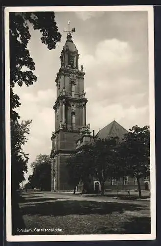 AK Potsdam, Strassenansicht mit Garnisonkirche