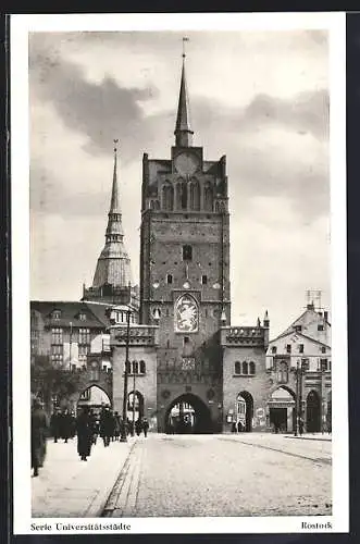 AK Rostock, Strassenpartie mit Toren